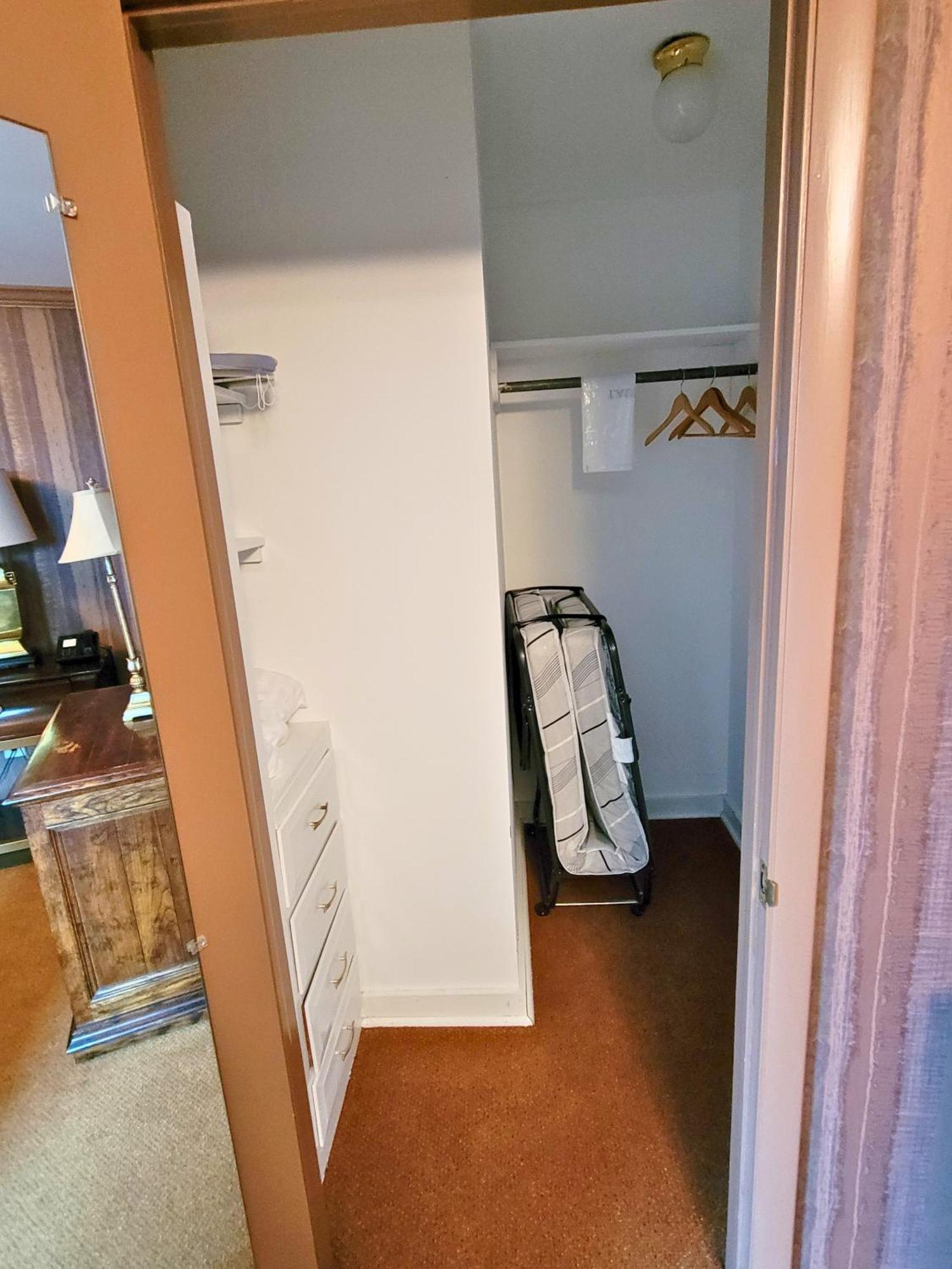 Altland House Inn & Suites Abbottstown Екстер'єр фото